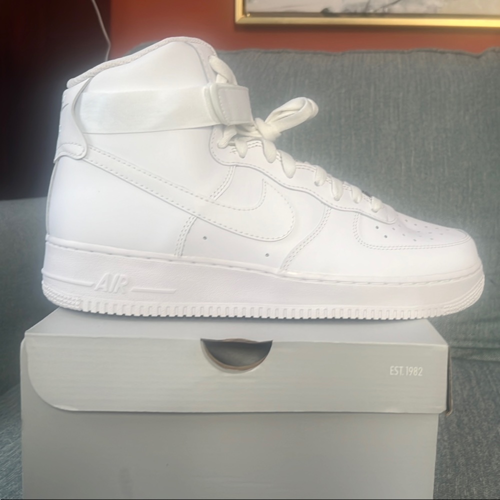 Nike White High-Top Sneakers with Lace-Up Closure - Picture 2 of 5